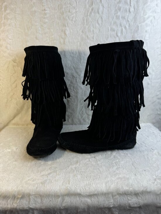 LC Lauren Conrad Shoes - LC Lauren Conrad Thia Black Suede 3 Tier Fringe MidCalf Moccasin Boots Women 6M